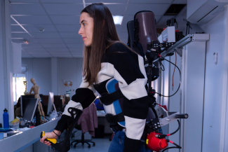 Exoesqueletos robóticos para ayudar al cerebro a caminar
