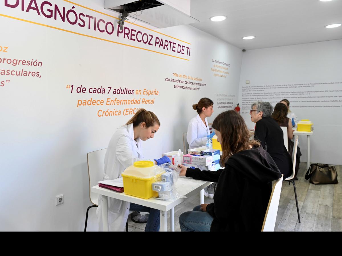 medicos-realizan-pruebas-en-barcelona-para-detectar-enfermedad-renal